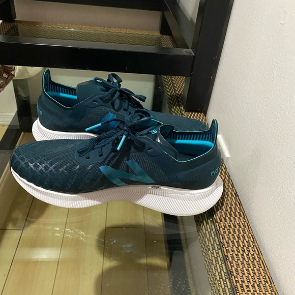 New Balance
FuelCell Tekela Shoes - Men's - Picture 2 of 4